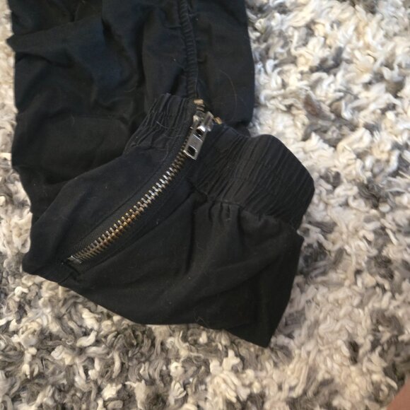 Hot & Delicious Ruched Cargo Jogger Pants Black Zipper Cuff Medium EUC - Picture 2 of 3